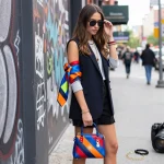 Colorful armband damen stoff showcased by a stylish woman in urban fashion.